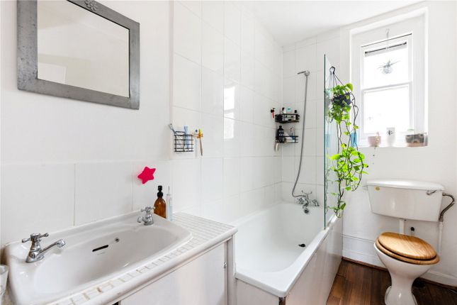 Flat 30, Newington Green Mansions,, Green Lanes, London photo 4