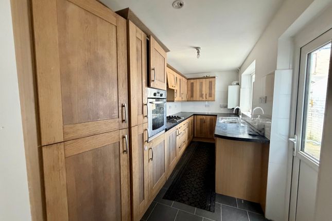 177, Burnley photo 2