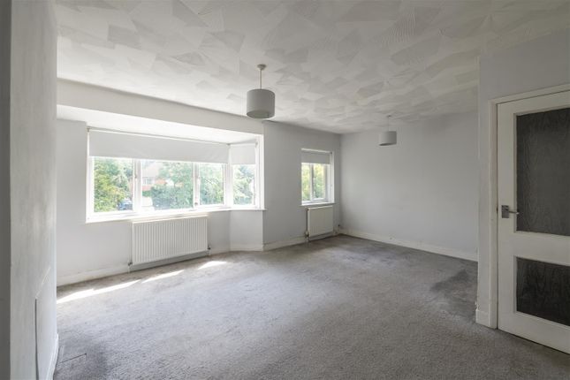 7, Meadowcroft Close, Horley photo 2
