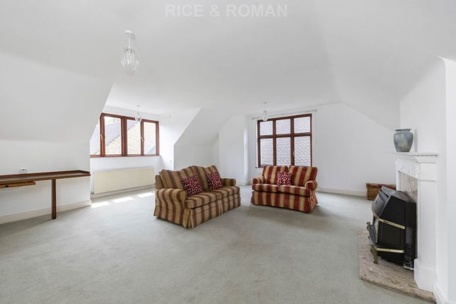 Flat 7 Victoria Place, Esher Park Avenue, Esher photo 3