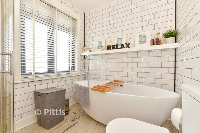 39, Clatterford Road, Newport photo 4