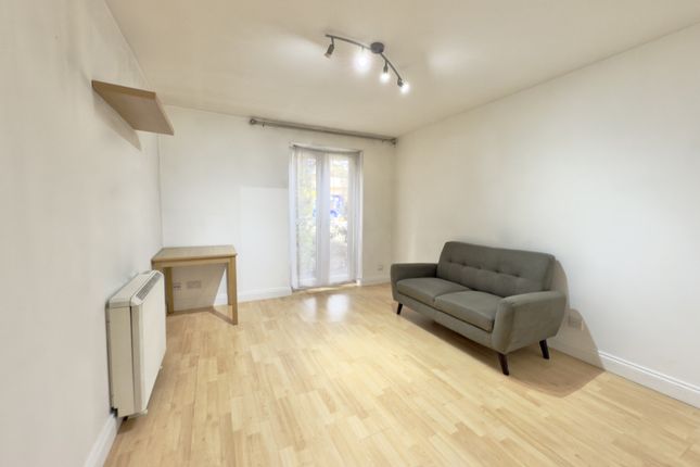 47, Southerngate Way, New Cross photo 2