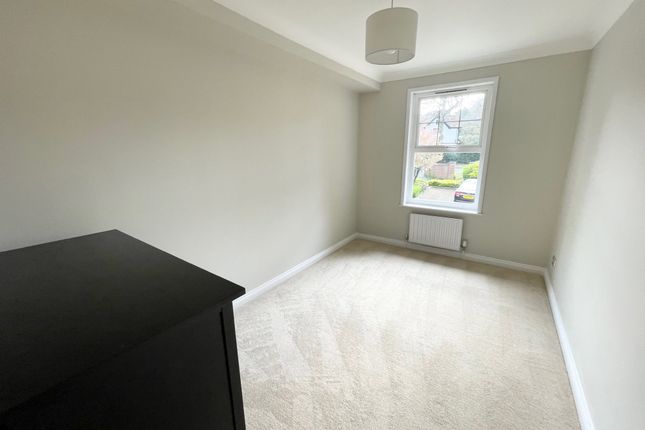 6 Petworth Court, Portsmouth Road, Camberley photo 4
