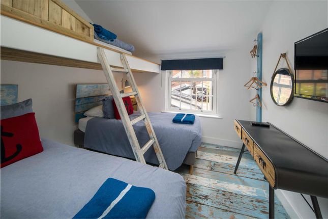 Flat for sale in Bath Road, Cowes