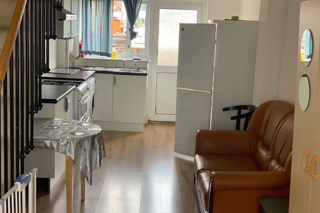 2-Bedroom Maisonette Near Seven Kings