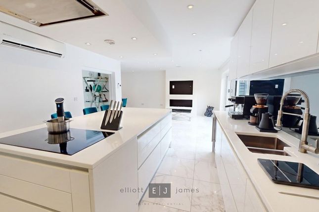43, Marjorams Avenue, Loughton photo 3