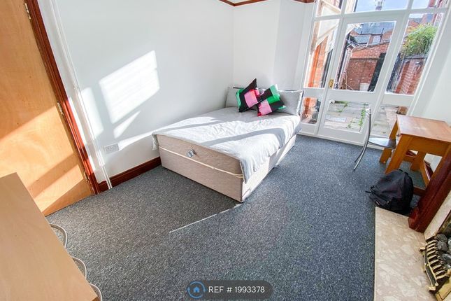 Terraced house to rent in College Street, Leicester