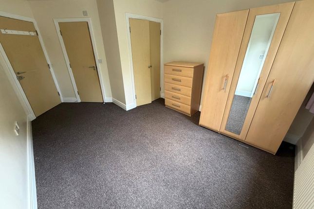Flat 1,, Peak Court, Mill Hill photo 4
