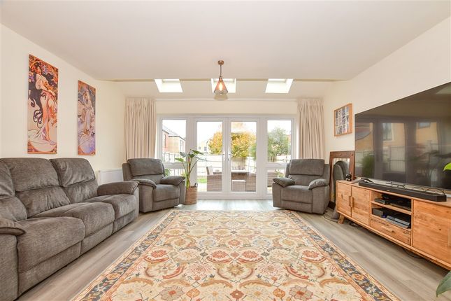 Ruton Square Kings Hill, West Malling photo 4