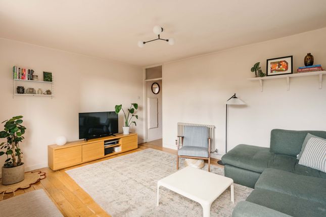 90 Fields Estate Lansdowne Drive, London photo 4