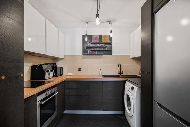 Flat 24, Cobham Gate,, Freelands Road, Cobham photo 4