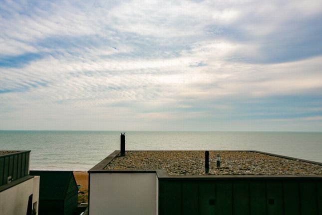 4 Ocean Gateway, Fishermans Beach, Hythe photo 3