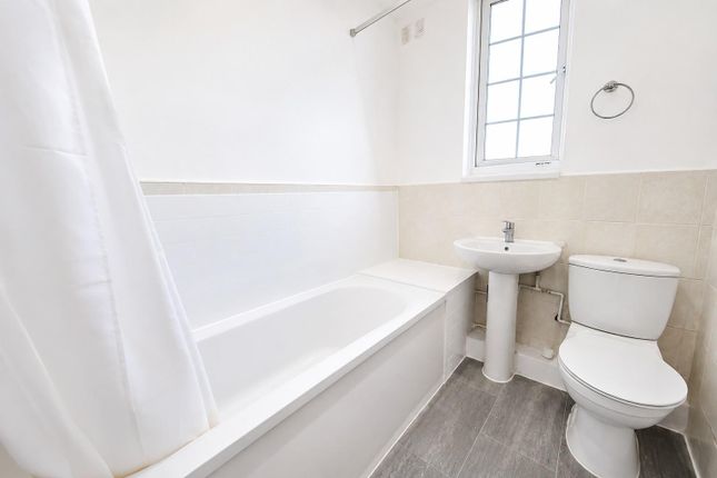 251A, Oakleigh Road North, London photo 4