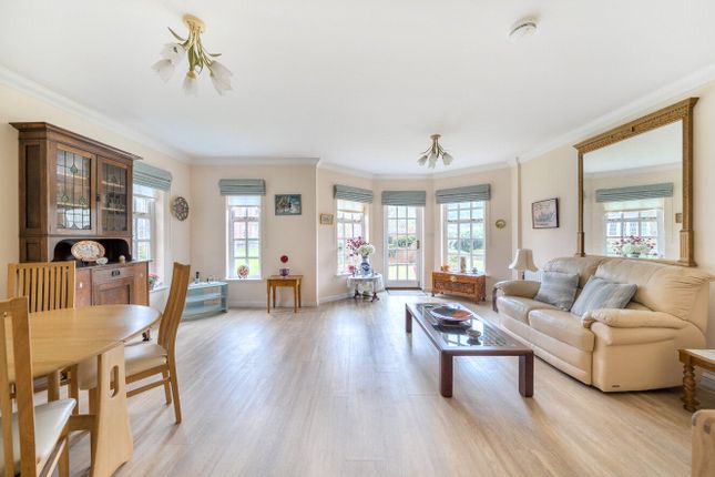 4,, Ravens Court, Castle Village, Hertfordshire photo 2