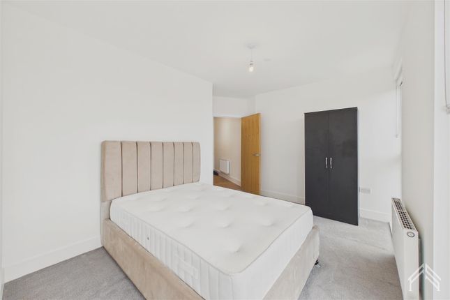 Umber House, Lismore Boulevar, London photo 4