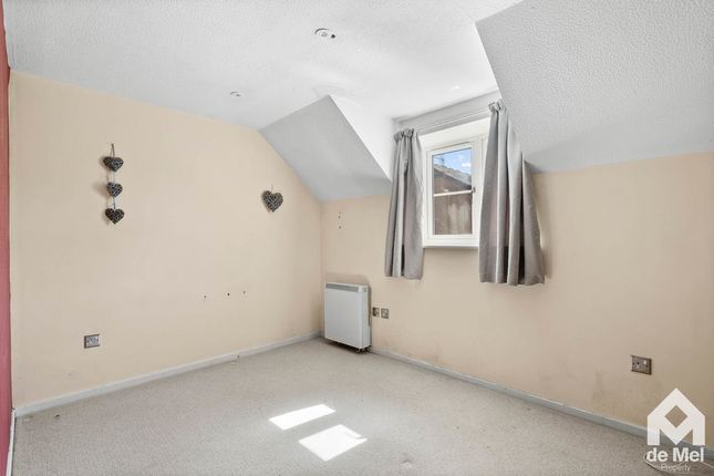27, Churchfields, Cheltenham photo 4