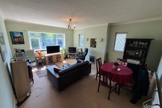 24, Cooper Dean Drive, Bournemouth photo 4