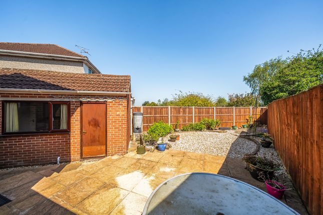 25, Campden Road, Swindon photo 2