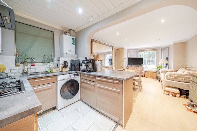 11b, Gauden Road, London photo 2