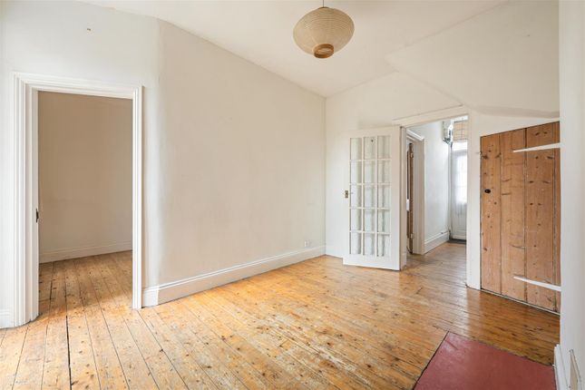 55, Hove Avenue, London photo 2