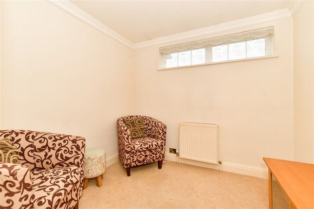 Beverley Gardens, Hornchurch photo 5