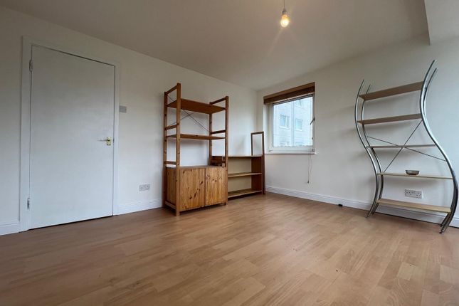 Flat 46, Tilehurst Court, Salford photo 2