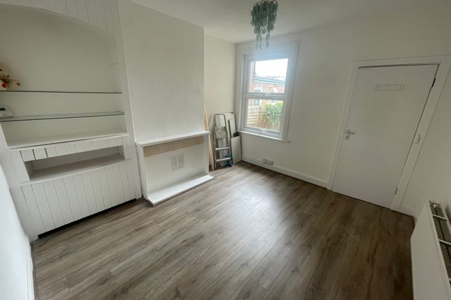 25, Newcombe Road, Luton photo 4