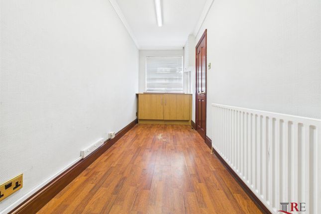 12, Buckingham Gardens, Edgware photo 3