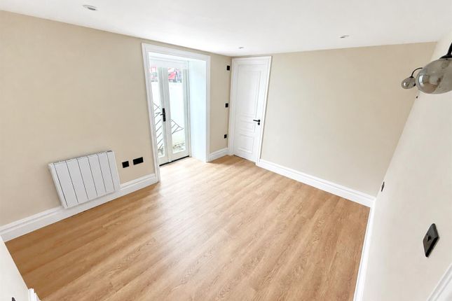 Flat 1, 22 (VH2), Albion Place, Ramsgate photo 3