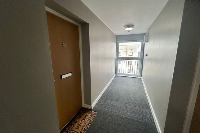 Pilgrims Way, Salford photo 2