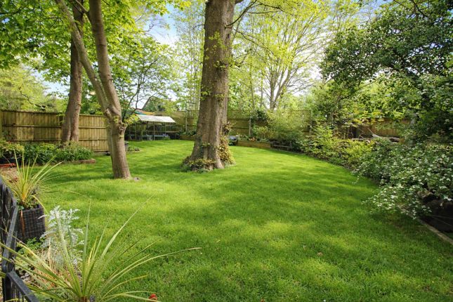 15, Mulberry Gardens, Old Harlow photo 3