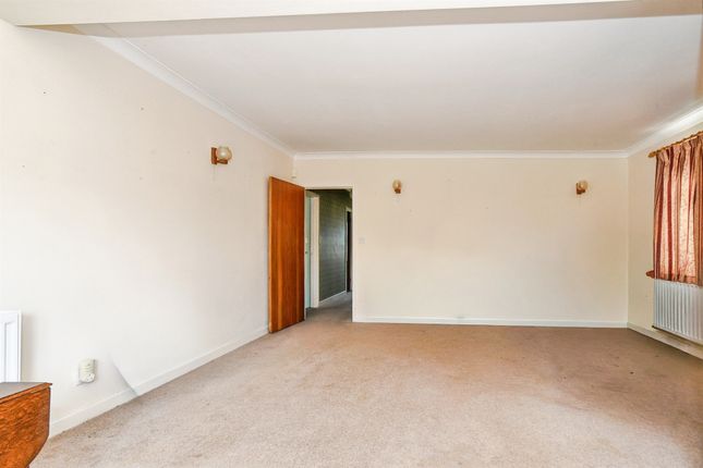 9, Long Ridings, Chippenham photo 4
