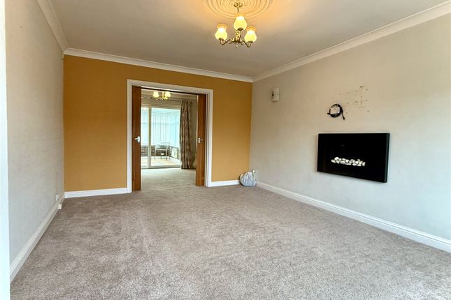 3, Causewood Close, Oldham photo 3