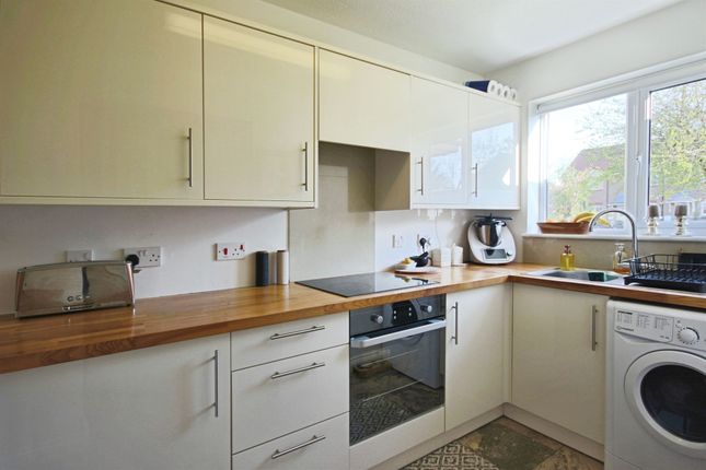 19, Birdhaven Close, Warwick photo 2