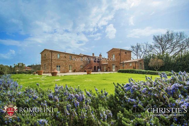 Thumbnail Leisure/hospitality for sale in Torrita di Siena, Tuscany, Italy