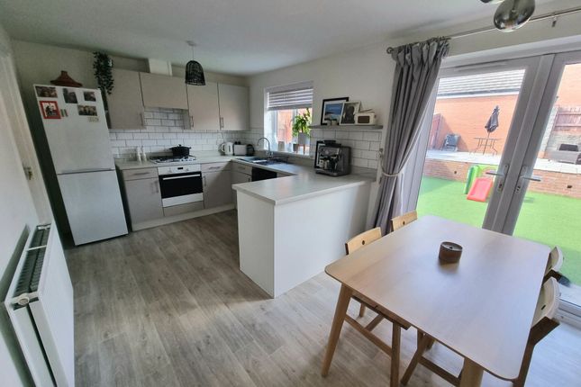 8 Clos Y Coed Castan, Bridgend photo 2