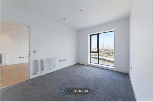 Flat, Grantham House Botanic Square, London photo 3