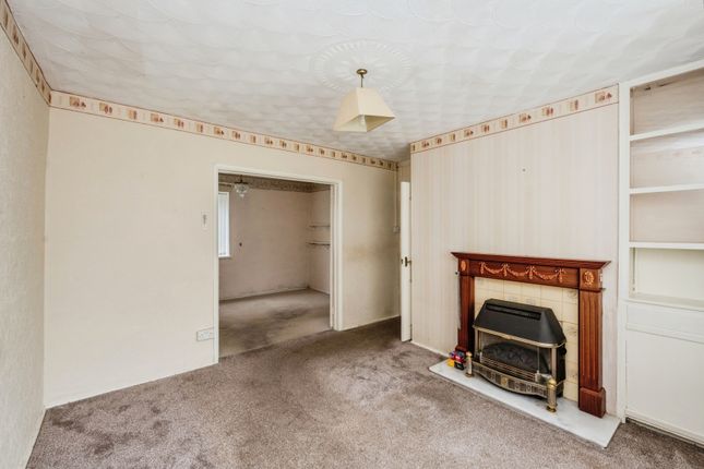 71, Brynawelon, Carmarthenshire photo 4