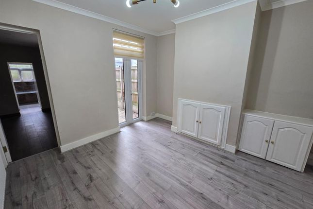 12, Sutherland Road, Enfield photo 4
