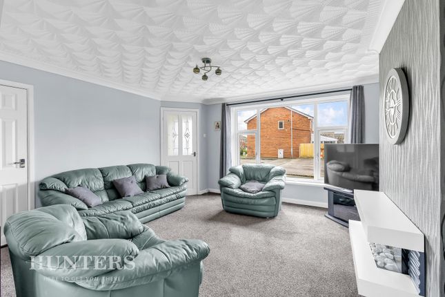 7, Ashbourne Close, Rochdale photo 2
