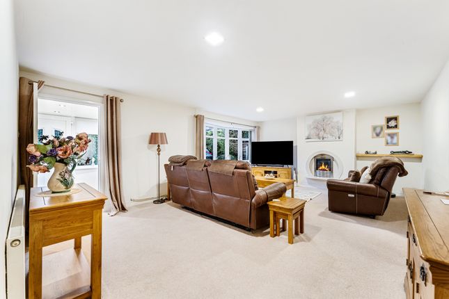 20 Lynwood Grove, Bolton photo 4