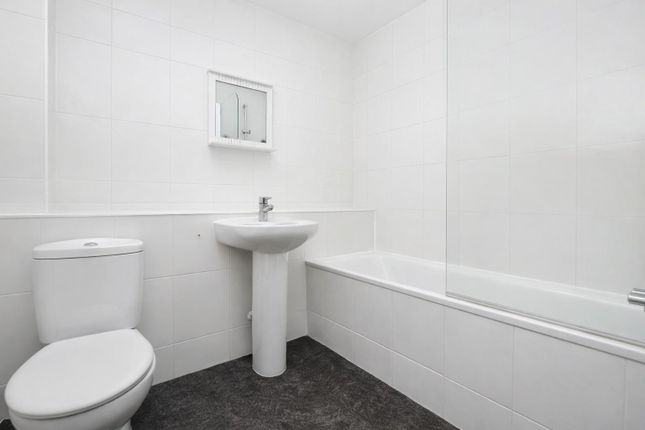 6, Burt Close, Fareham photo 4