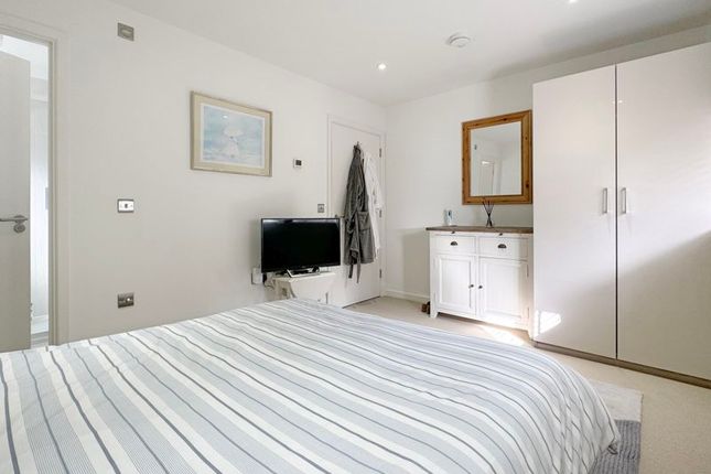 Flat for sale in Solent Shores, Cowes