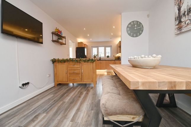 8, Maydal Drive, Barnsley photo 2