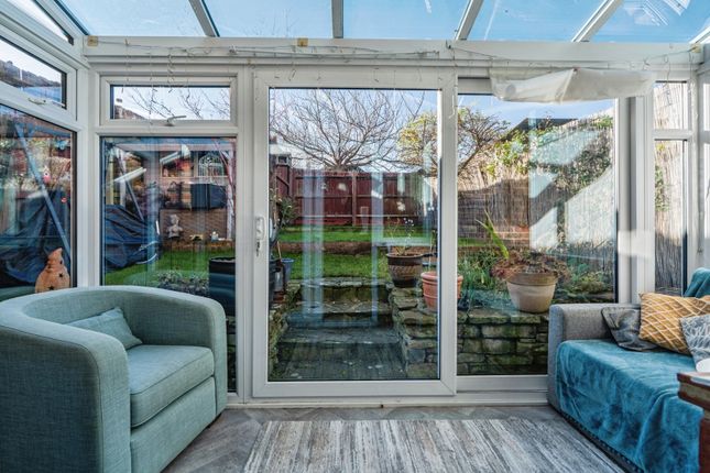 21, Norwood Close, Leatherhead photo 4