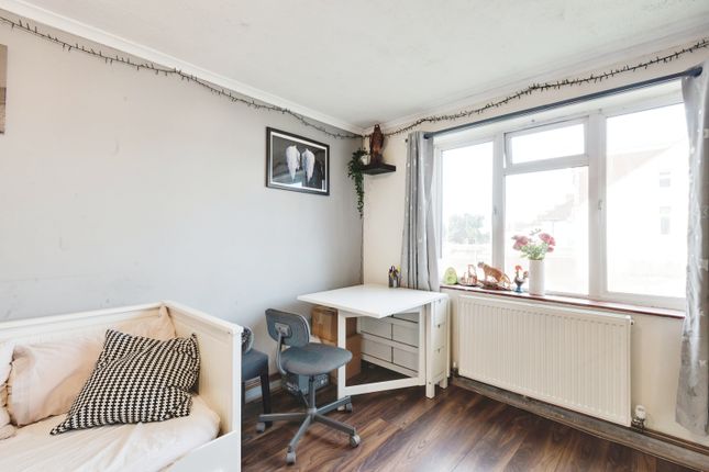 Flat for sale in Springwell Road, Hounslow