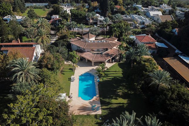 Thumbnail Property for sale in Derech Hasadot 23, Kfar Shmaryahu, Israel