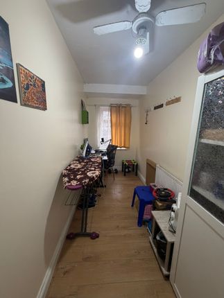Porters Avenue, Dagenham photo 5