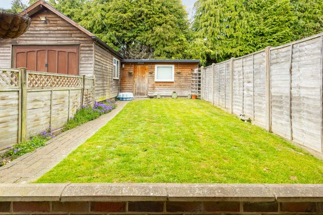 17 Willow Tree Close, Ashford photo 3