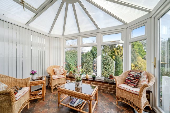 21, Winslow Way, Walton-On-Thames photo 3